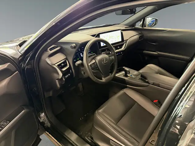 Lexus Ux view 10