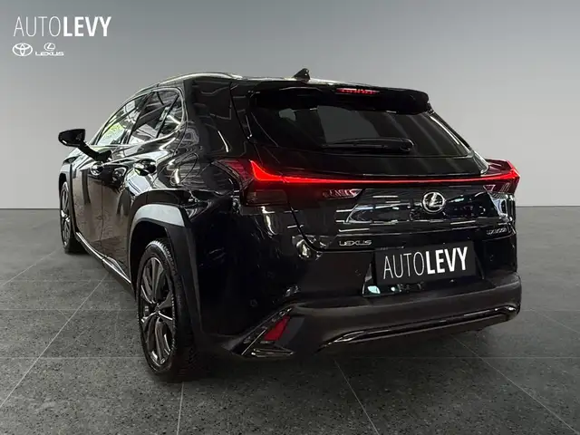 Lexus Ux view 4