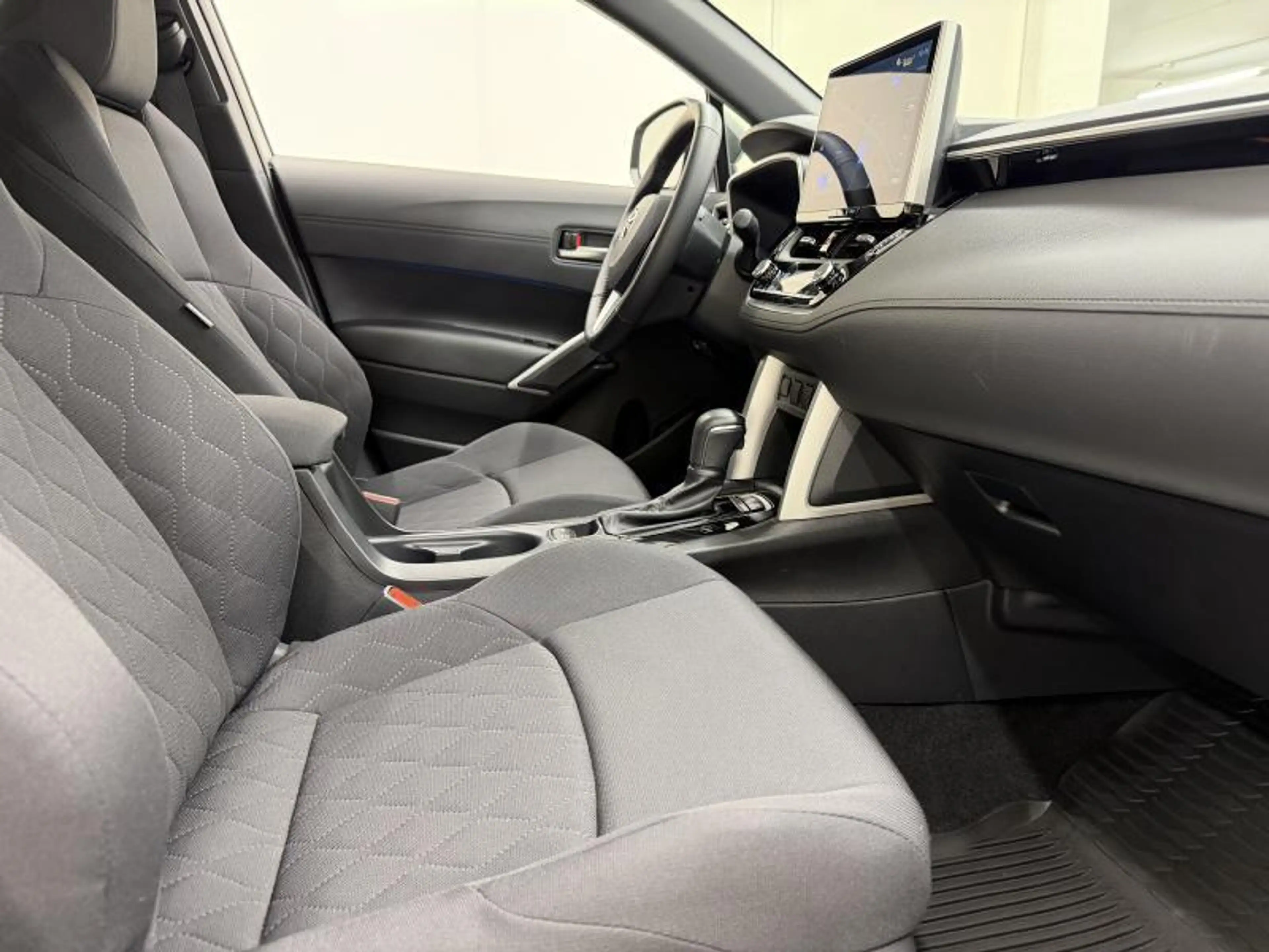 Toyota Corolla Cross Style — photo 11