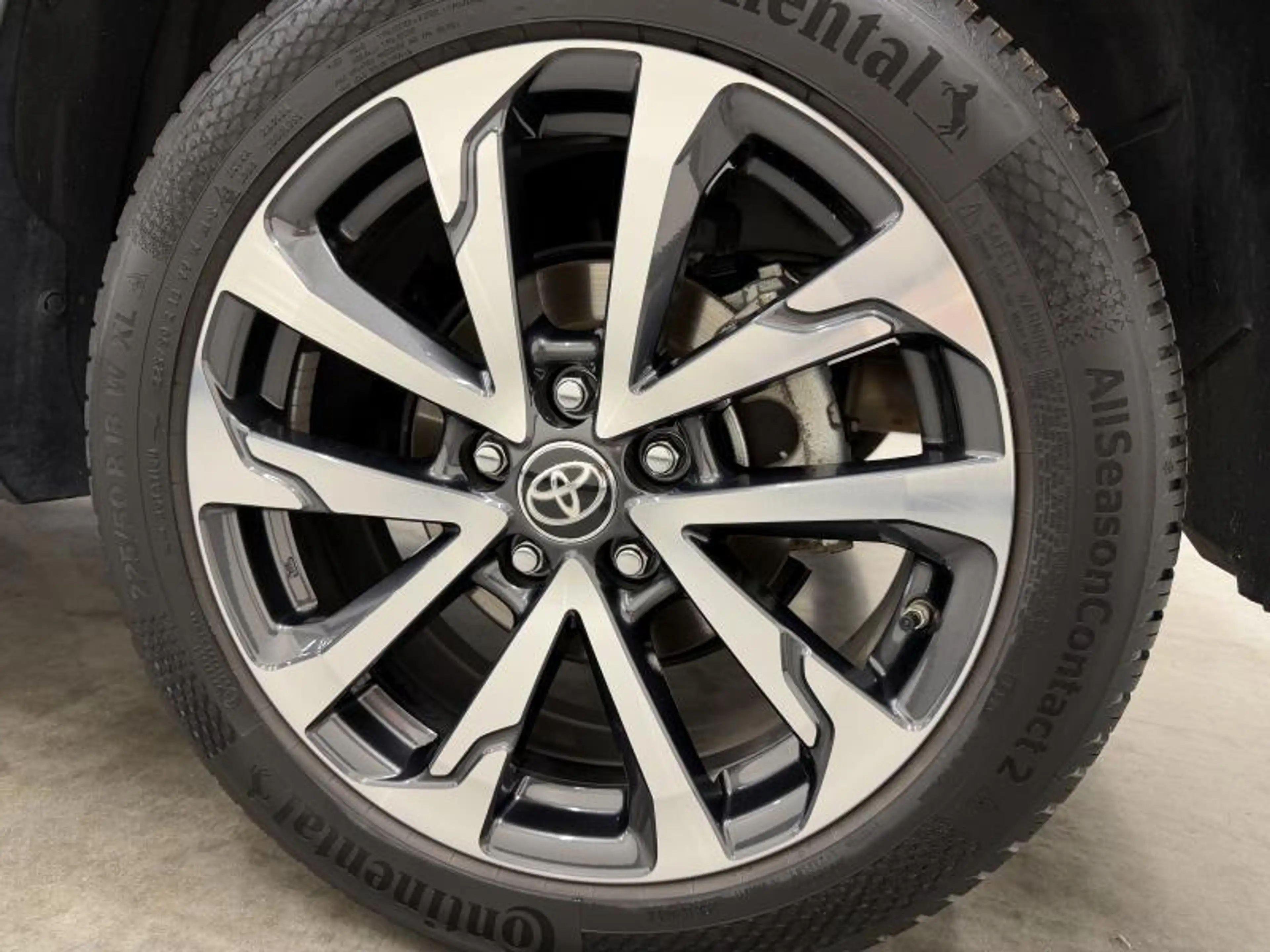 Toyota Corolla Cross Style — photo 8
