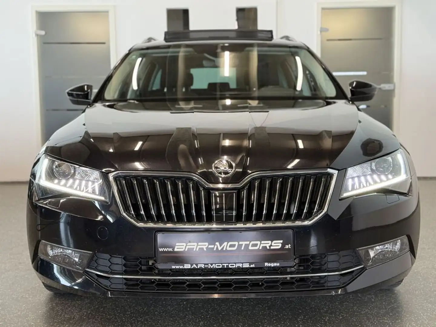 Skoda Superb Style*LANE*ACC*KAMERA*AHK*3-ZONEN*MEMORY* Zwart - 2