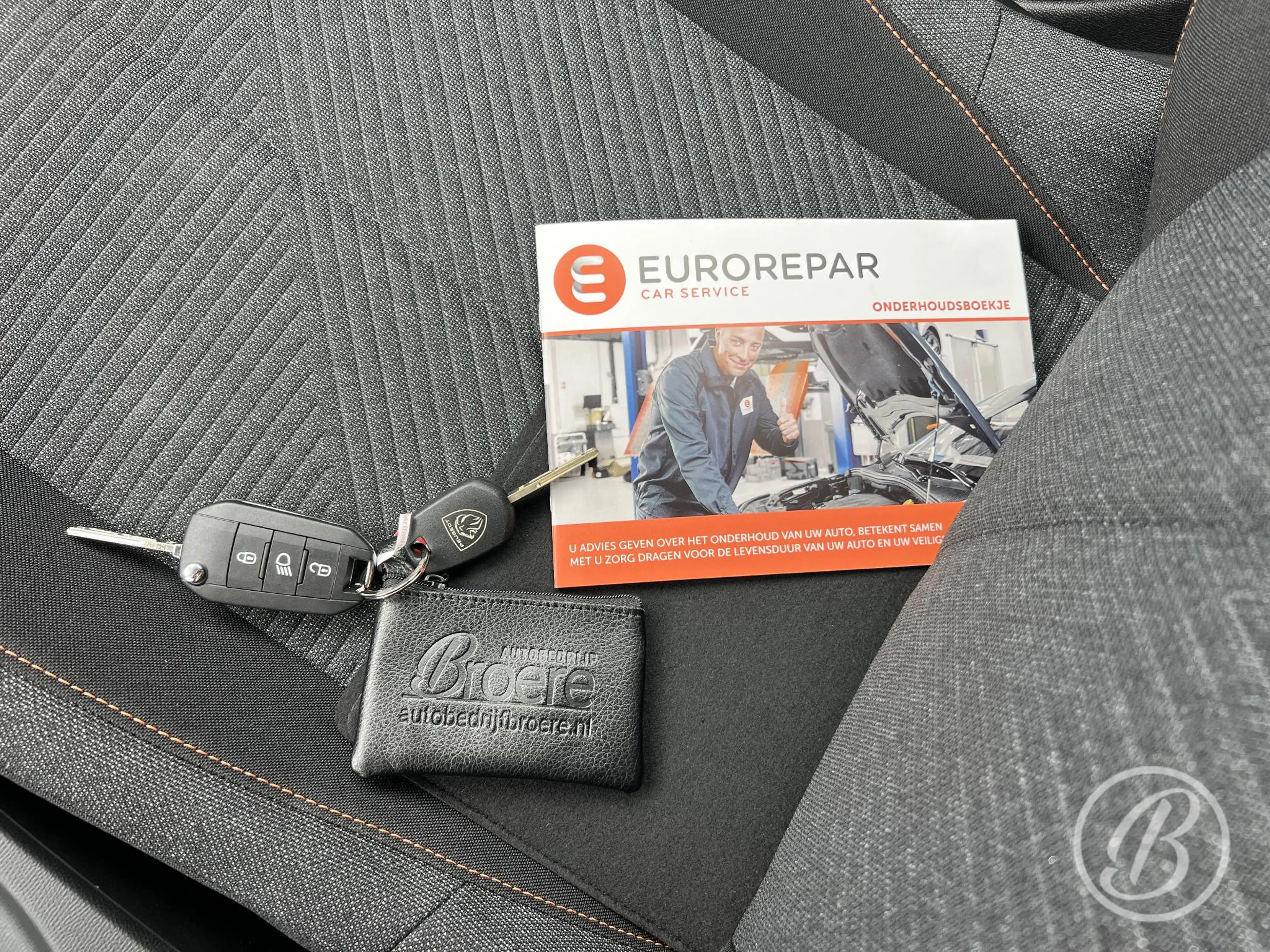 Peugeot 208 1.2 Hybrid 100 e-DCS6 Active Automaat — photo 43