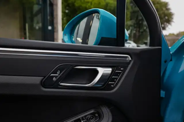 Porsche Macan view 13