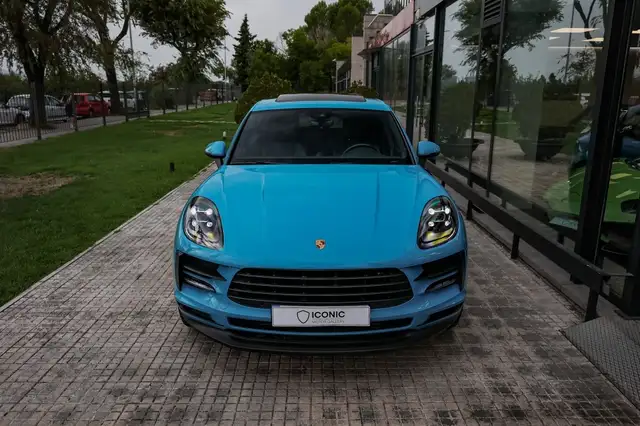 Porsche Macan view 3