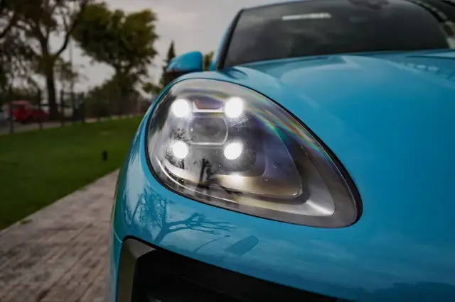 Porsche Macan view 4