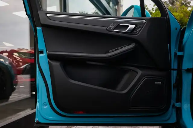 Porsche Macan view 12