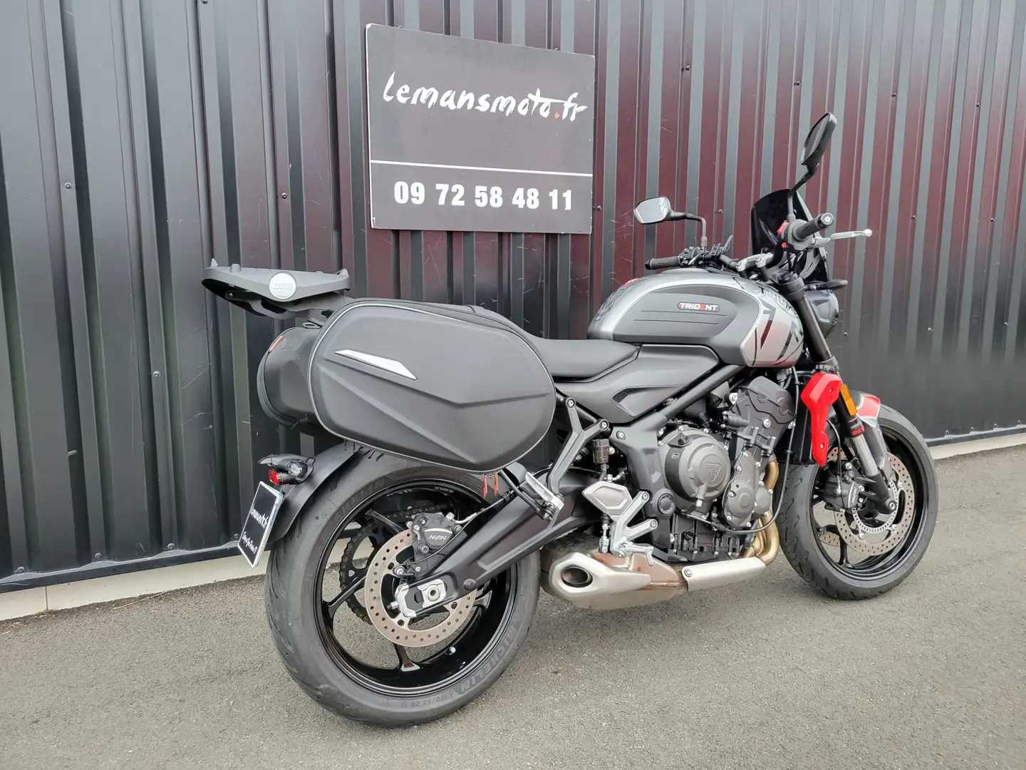 Triumph Trident 660 - 1