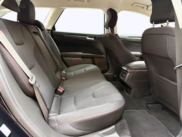 Ford Mondeo view 14