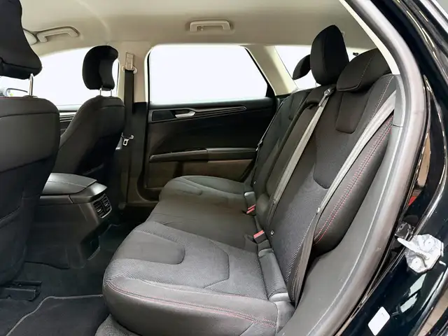 Ford Mondeo view 13