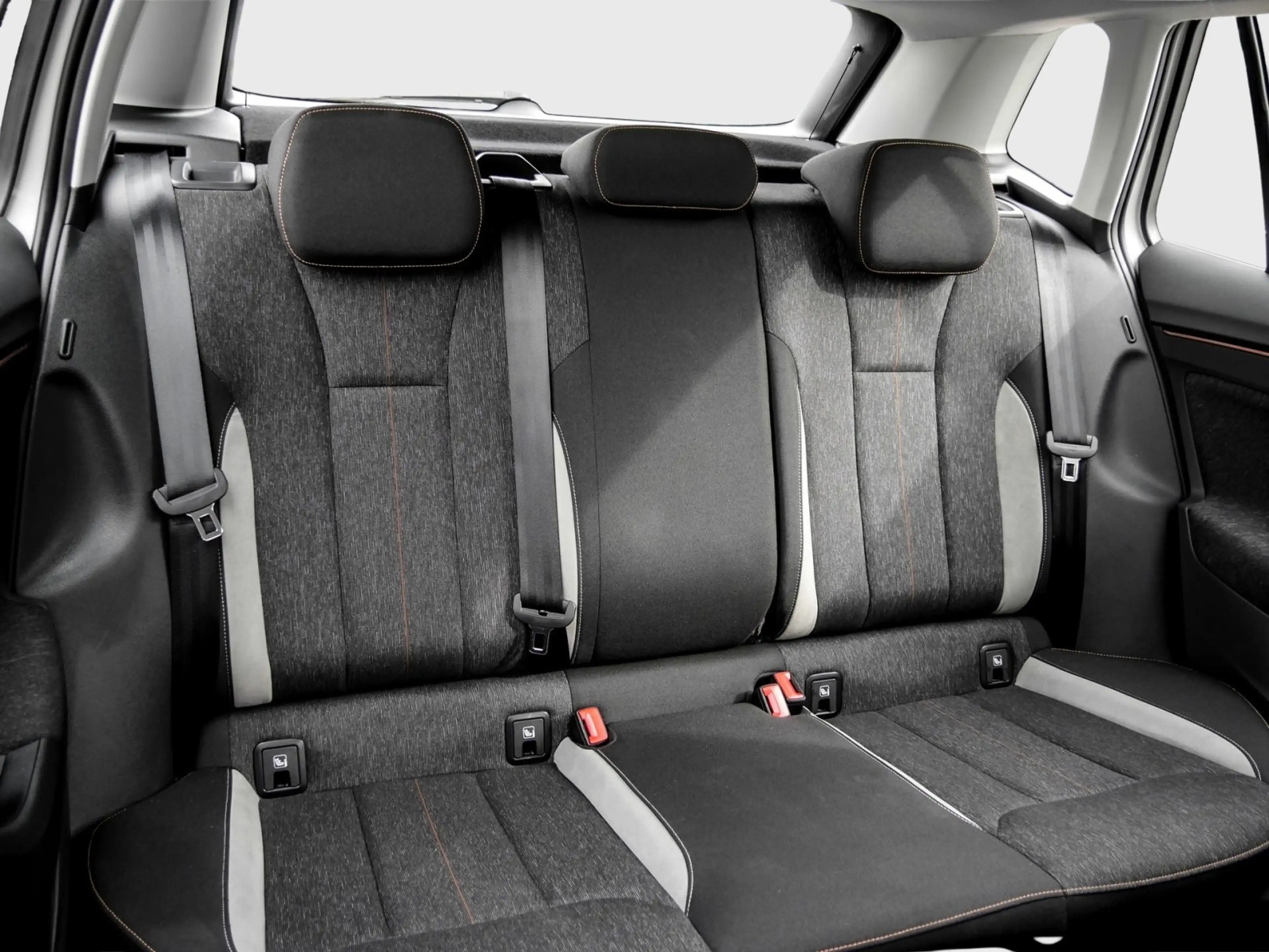 Skoda Kamiq Style 1.0 TSI LED AHK GRA Keyless — photo 4