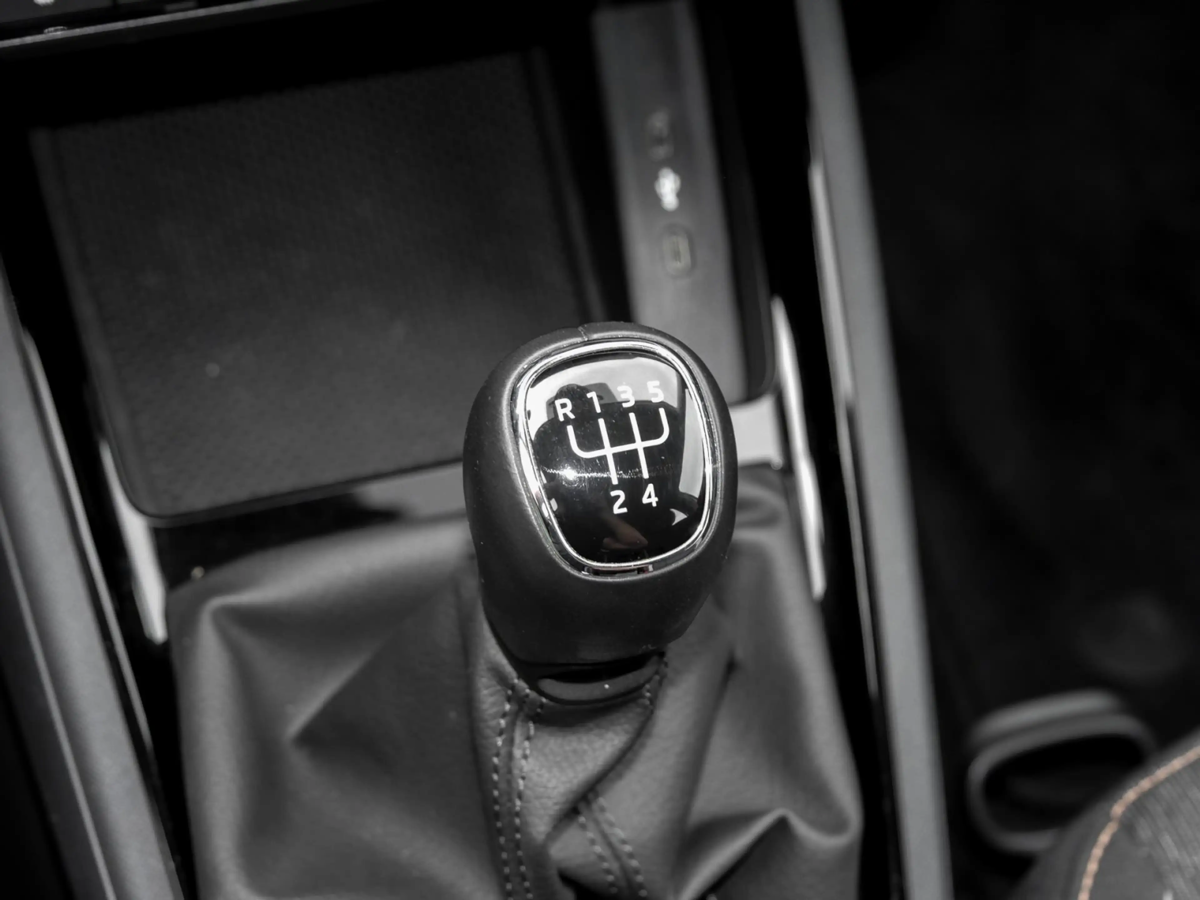Skoda Kamiq Style 1.0 TSI LED AHK GRA Keyless — photo 10