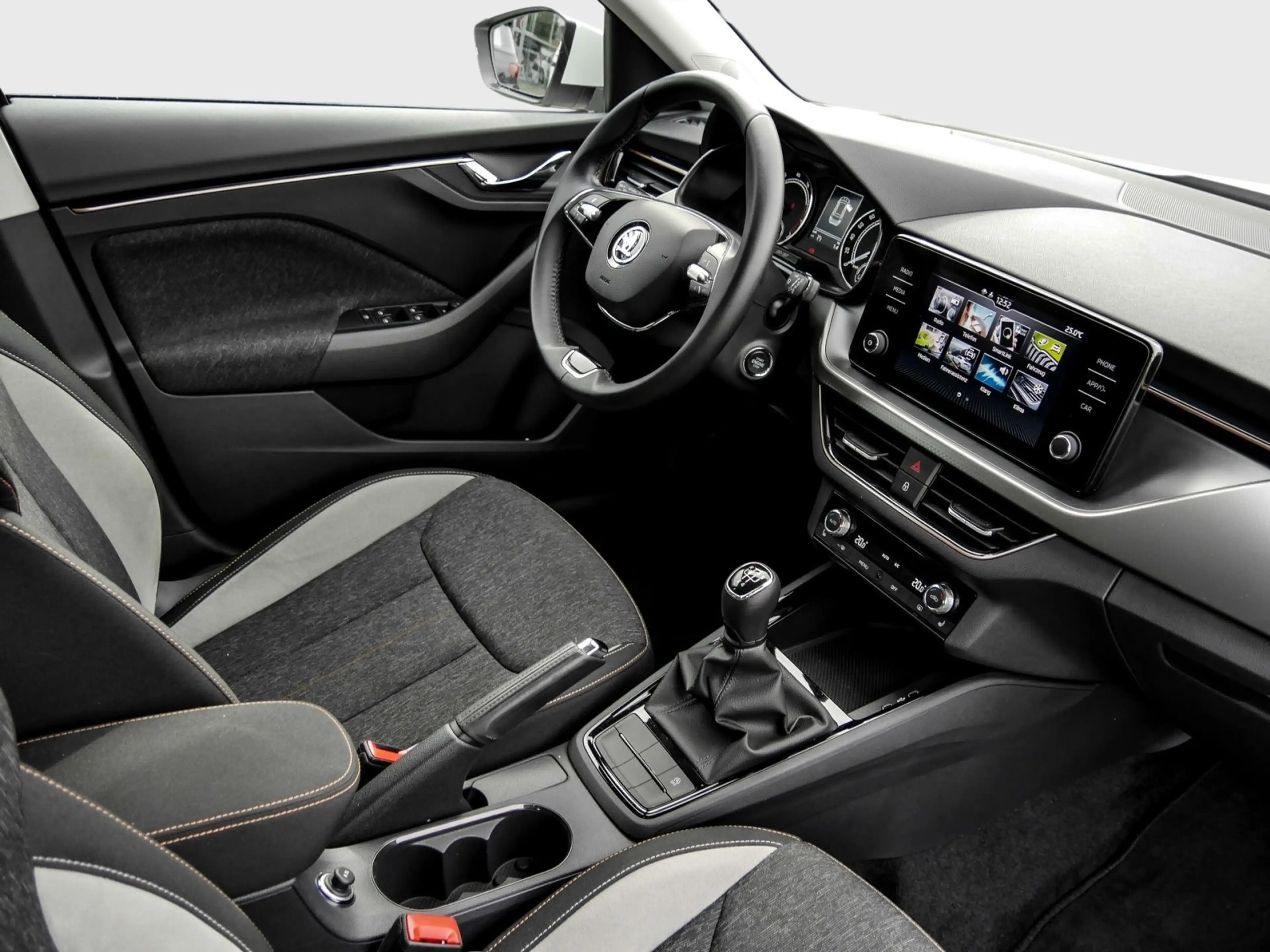Skoda Kamiq Style 1.0 TSI LED AHK GRA Keyless — photo 3