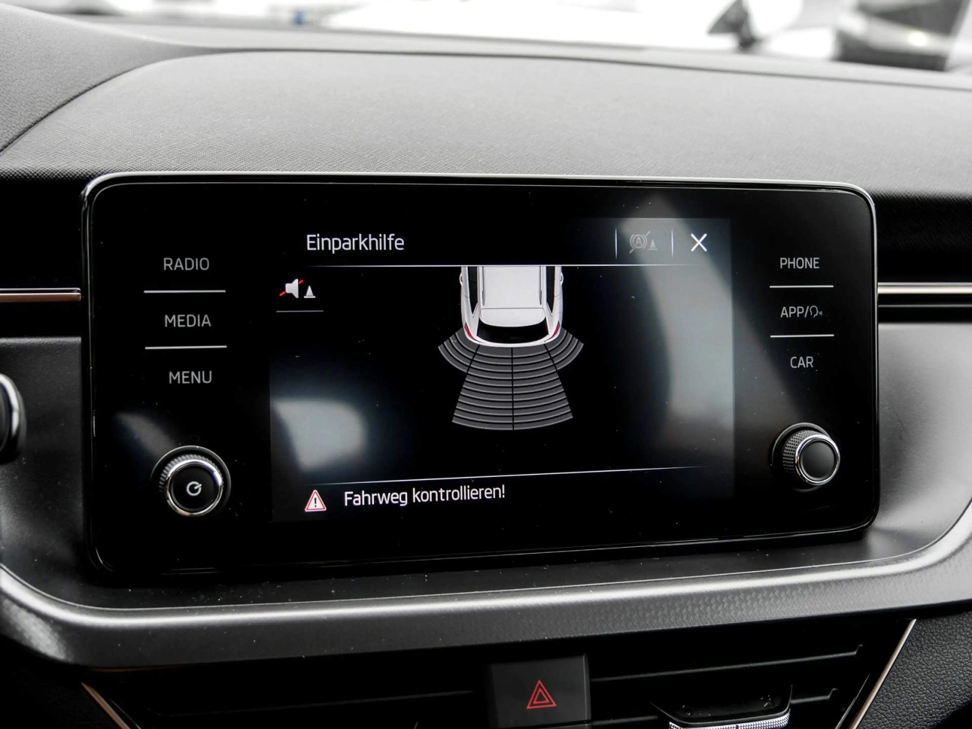 Skoda Kamiq Style 1.0 TSI LED AHK GRA Keyless — photo 11