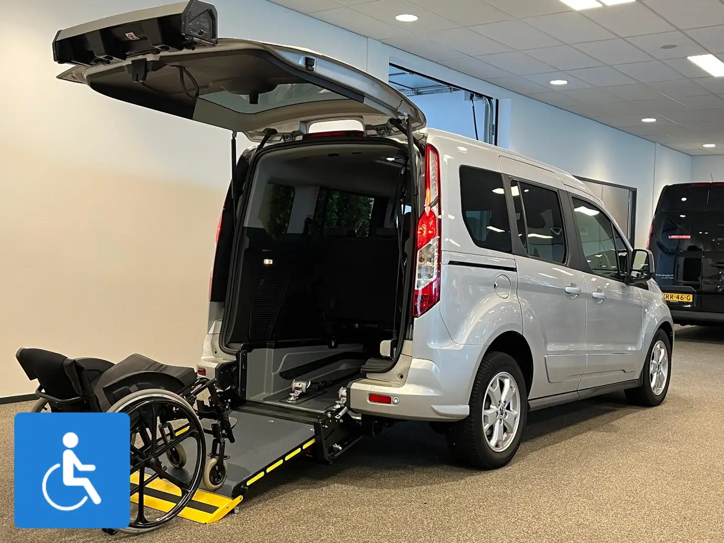 Ford Tourneo Connect L1 Rolstoelauto 3+1 of 5+0 - Rolstoel geschikt Silber - 2