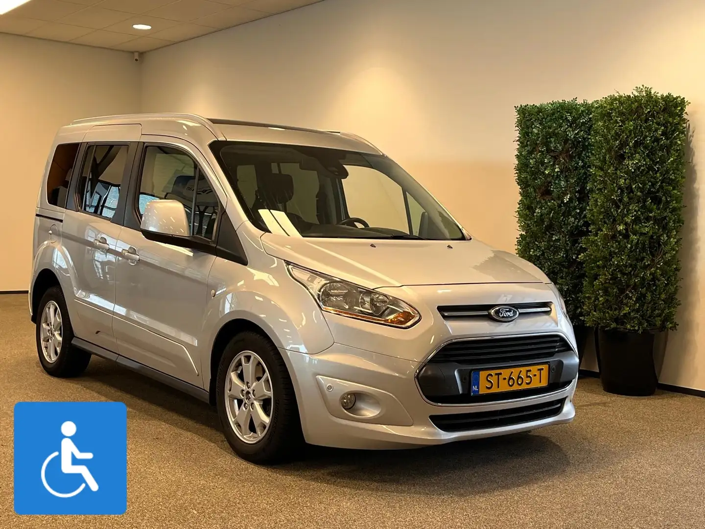 Ford Tourneo Connect L1 Rolstoelauto 3+1 of 5+0 - Rolstoel geschikt Silber - 1