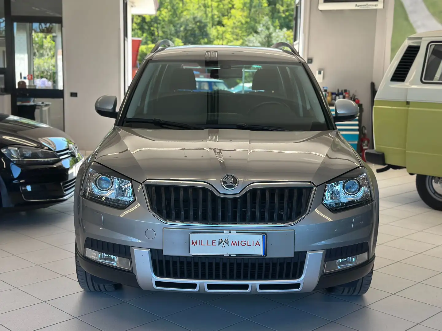 Skoda Yeti Yeti 2.0 tdi Adventure 4x4 110cv Grigio - 2