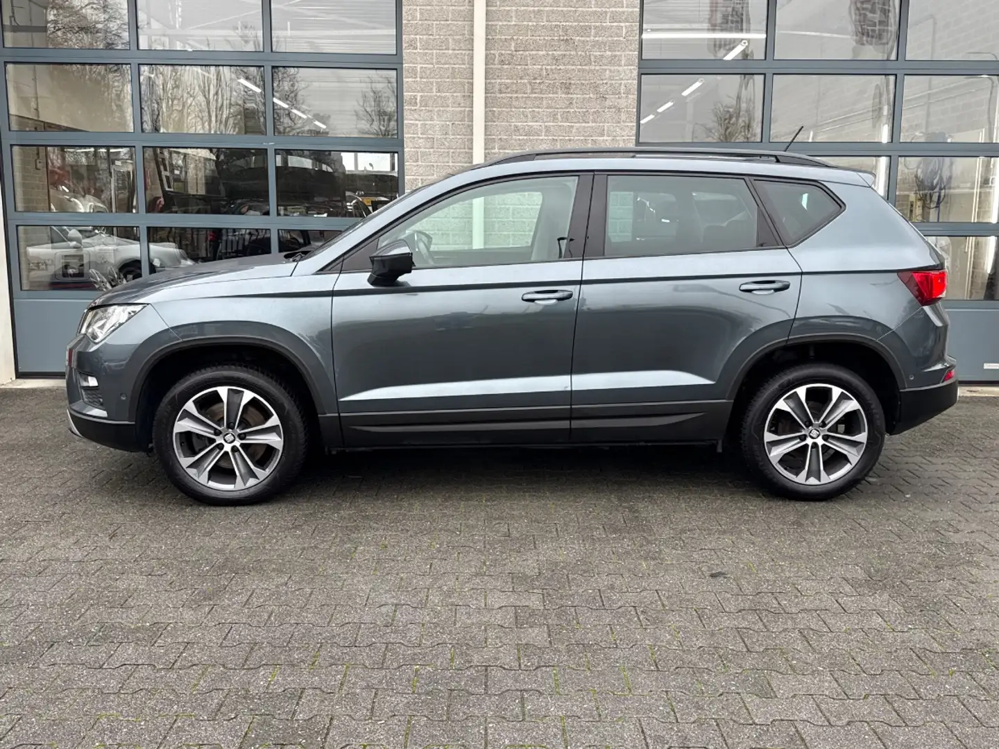 SEAT Ateca 1.4 EcoTSI Xcellence | LEER | AUTOMAAT | Gris - 2