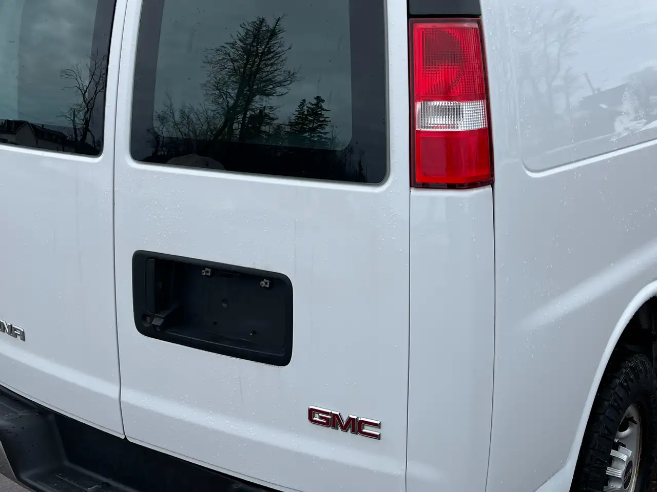 GMC Savana снимка GMC Savana