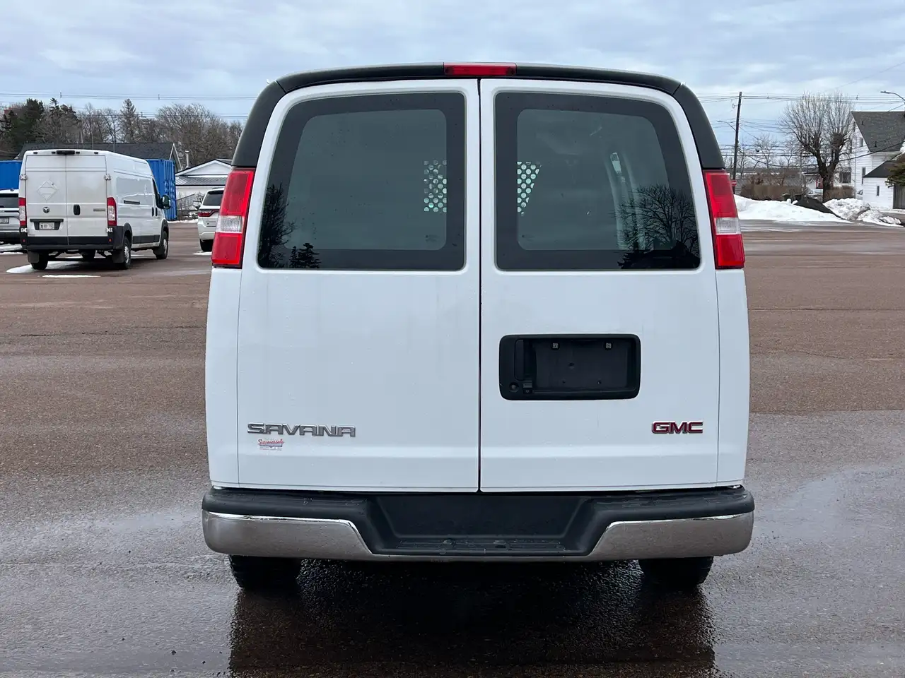 GMC Savana снимка GMC Savana