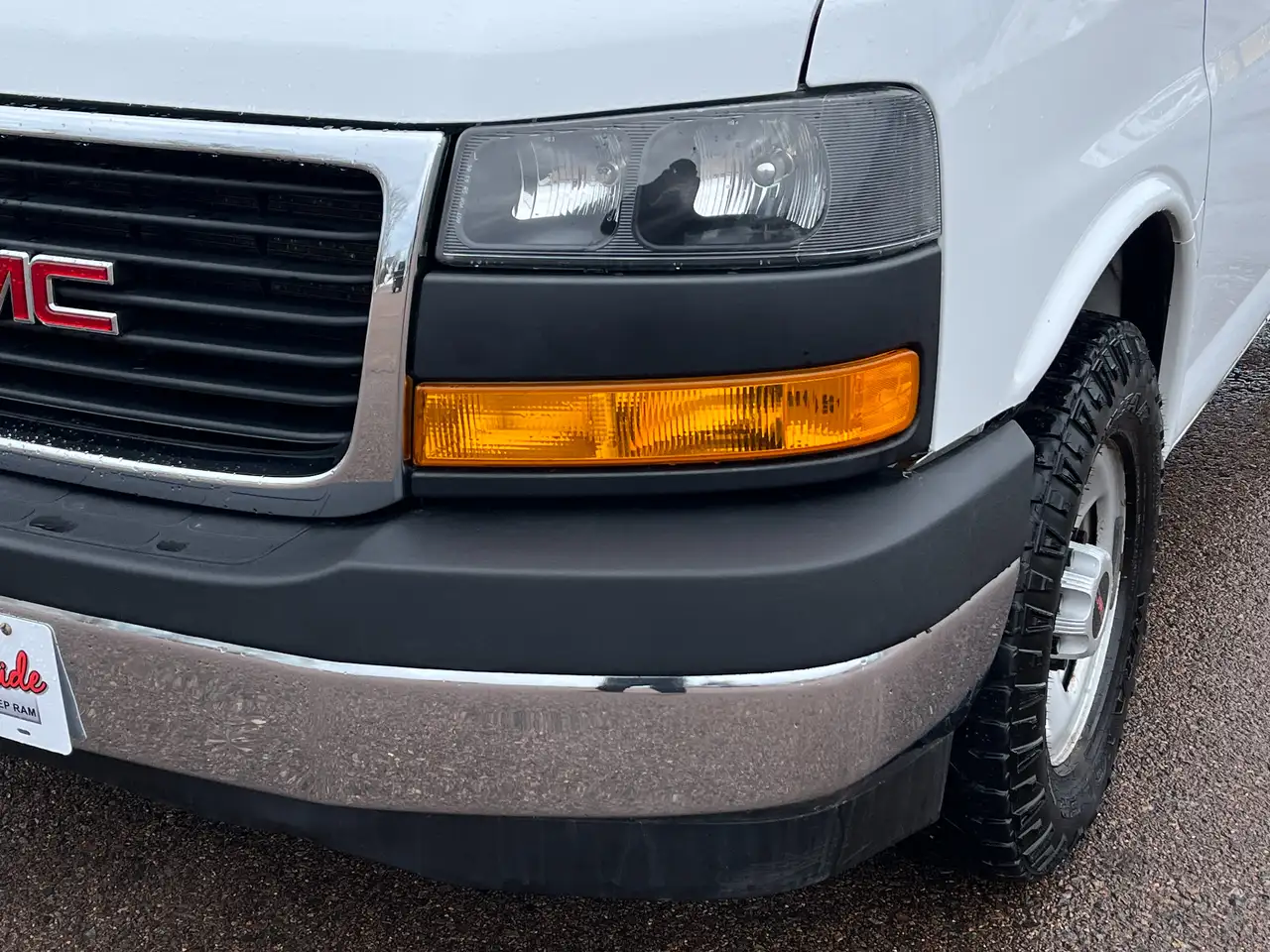 GMC Savana снимка GMC Savana