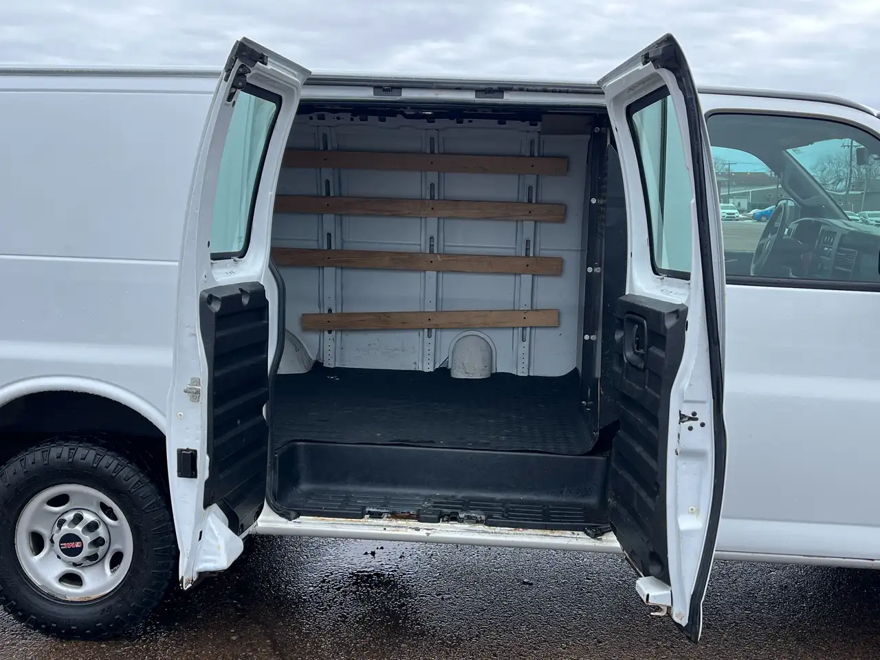GMC Savana снимка GMC Savana