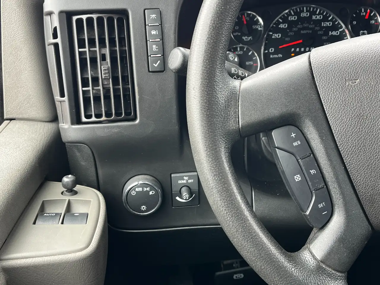 GMC Savana снимка GMC Savana
