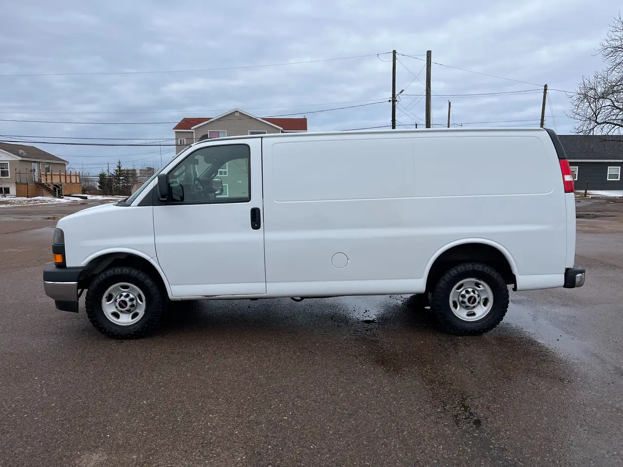 GMC Savana снимка GMC Savana