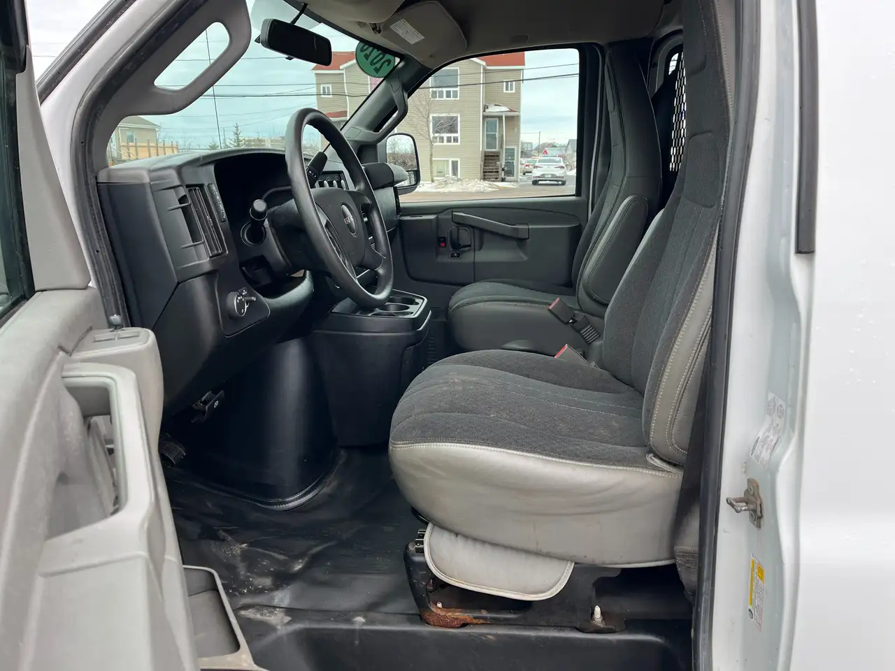 GMC Savana снимка GMC Savana