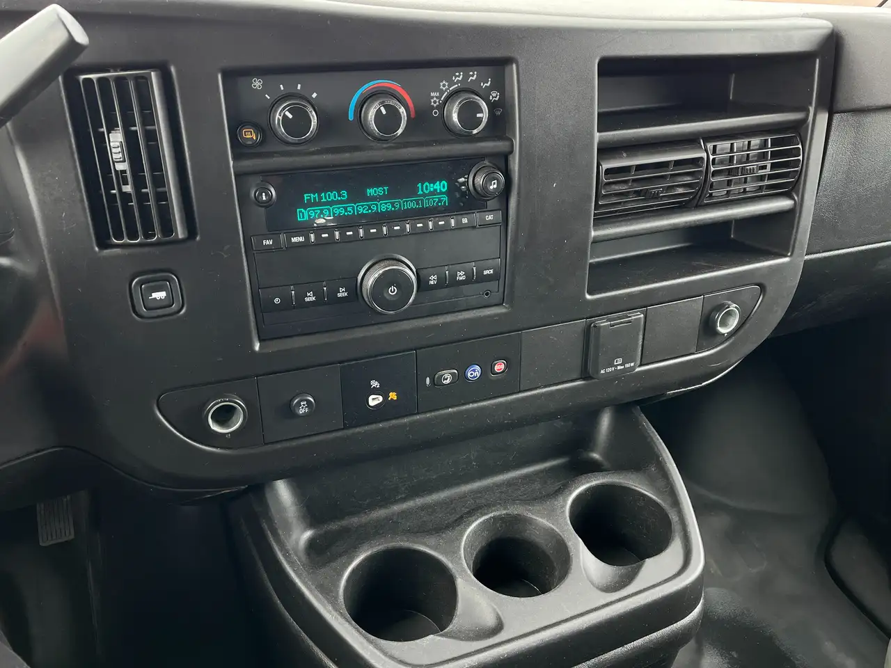 GMC Savana снимка GMC Savana