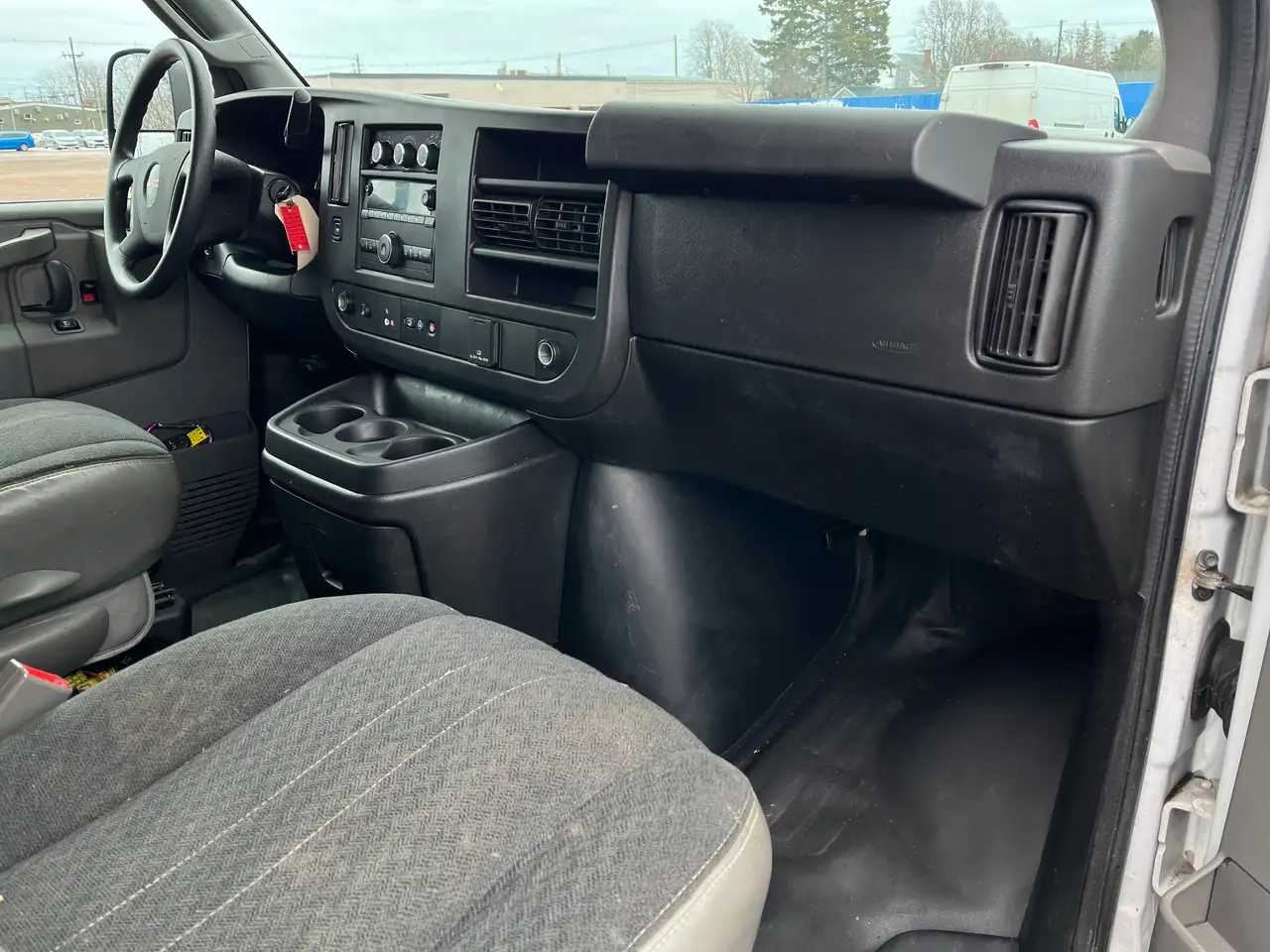 GMC Savana снимка GMC Savana