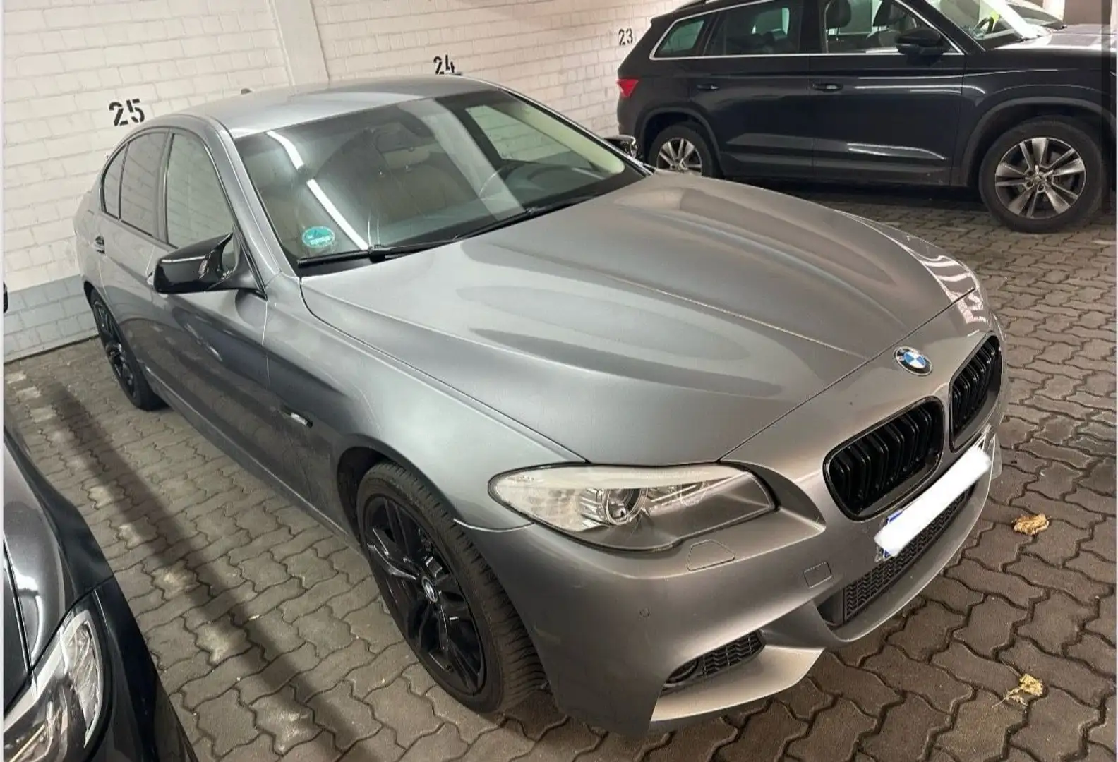 BMW 528 5 Limousine 528 i xDrive Šedá - 2