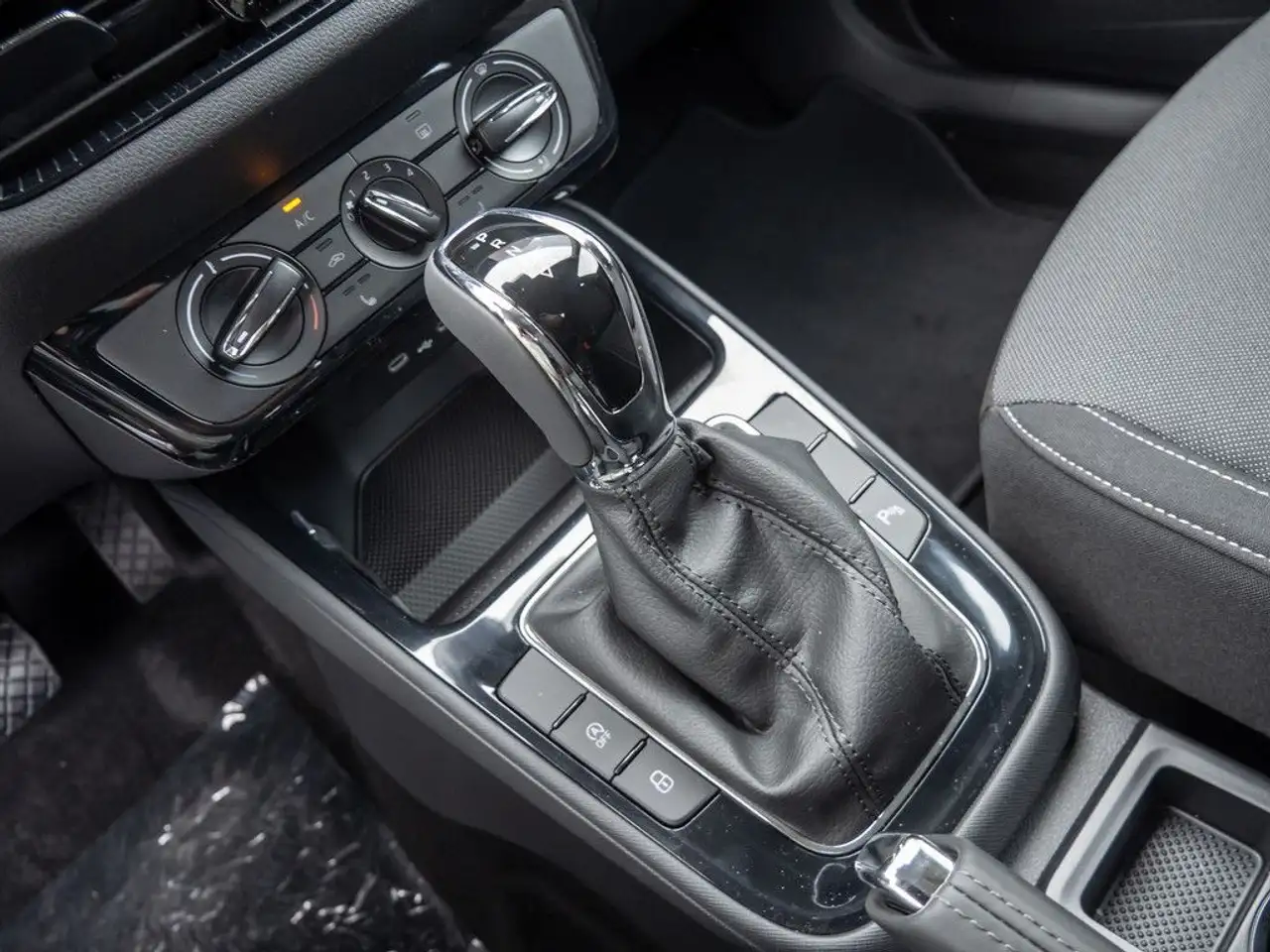 Skoda Fabia 1.0 TSI Selection LED KLIMA PDC SHZ, миниатюра 9