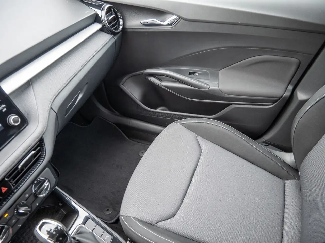 Skoda Fabia 1.0 TSI Selection LED KLIMA PDC SHZ, миниатюра 10