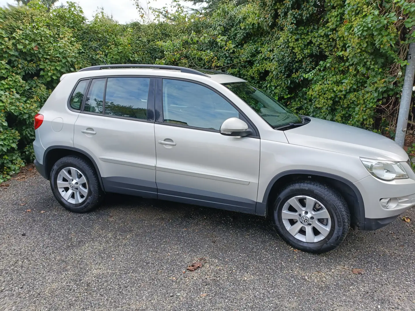 Volkswagen Tiguan 2.0 TDI 140 Automatica Track & Field (Fuoristrada) Argento - 2