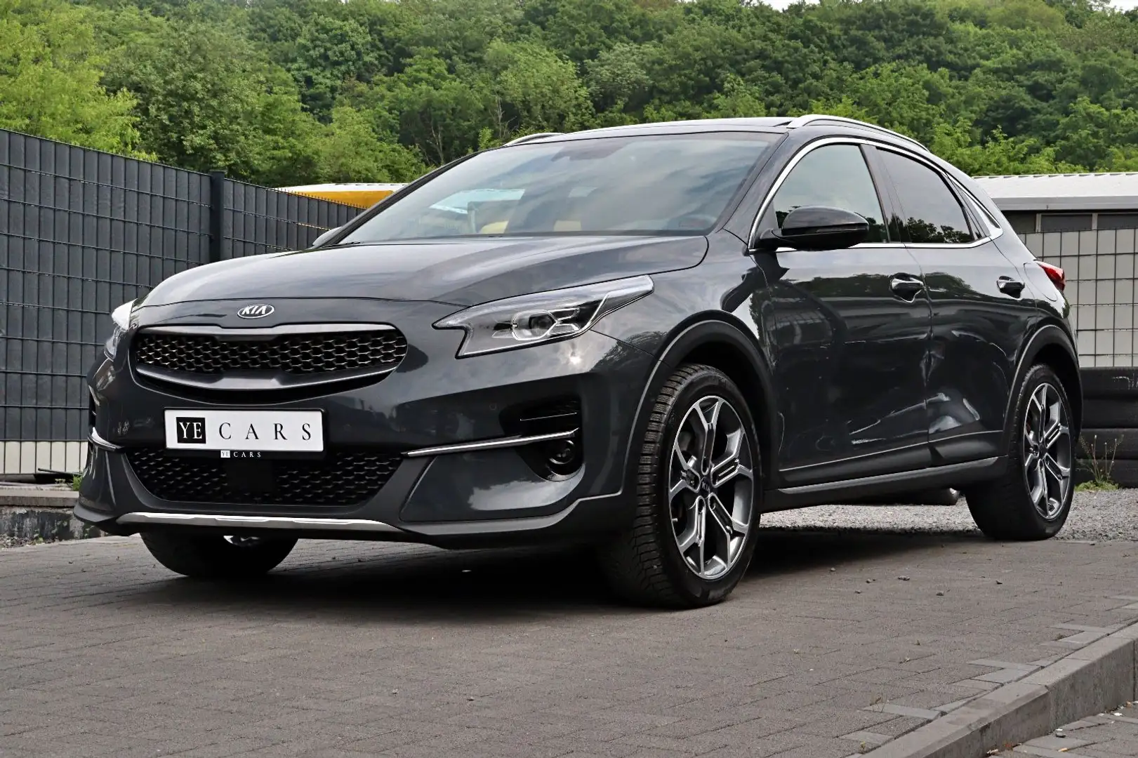 Kia XCeed Launch Edition *JBL*LED*PANO*CAR-PLAY*RFK* Grijs - 1