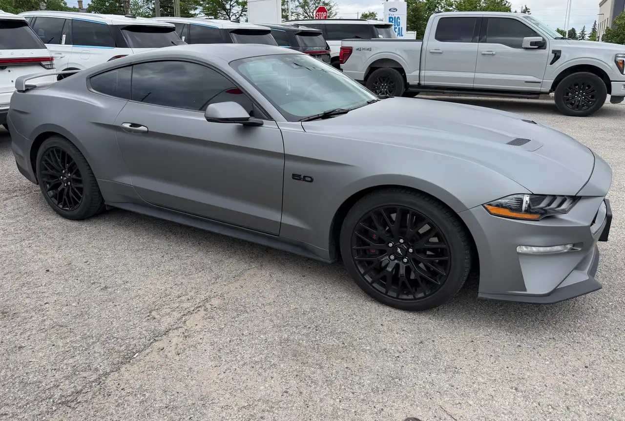 Ford Mustang photo Ford Mustang