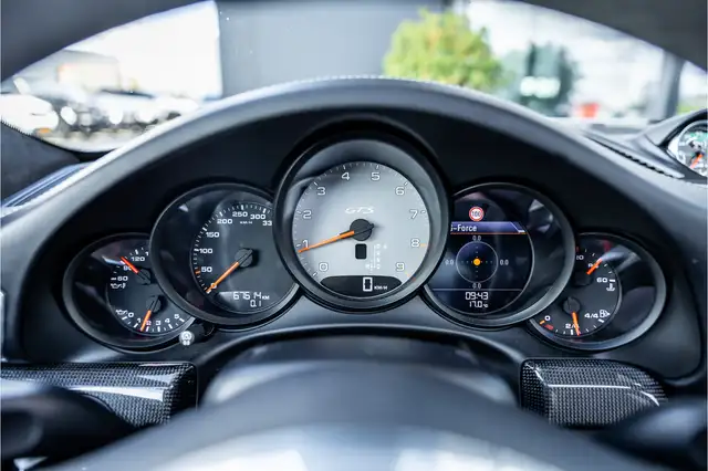 Porsche 991 view 13