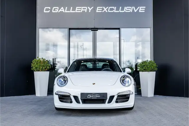 Porsche 991 view 2