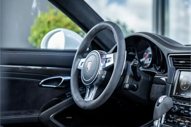 Porsche 991 view 11