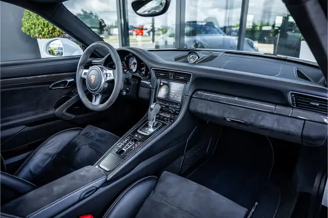 Porsche 991 view 10