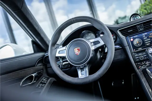 Porsche 991 view 12
