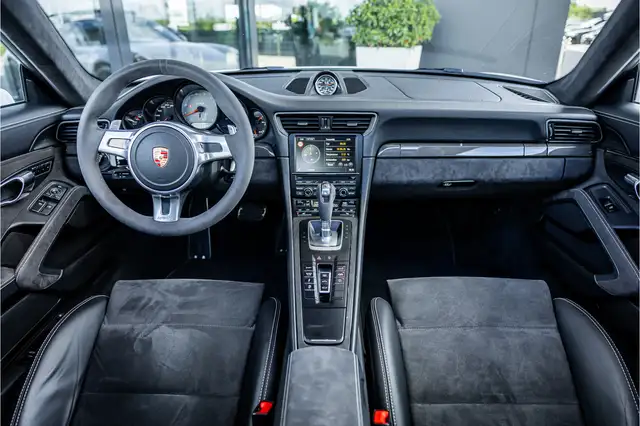 Porsche 991 view 9
