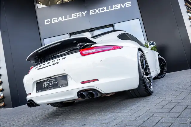 Porsche 991 view 29