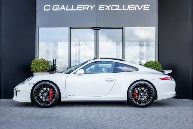 Porsche 991 view 4