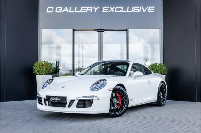 Porsche 991 view 3