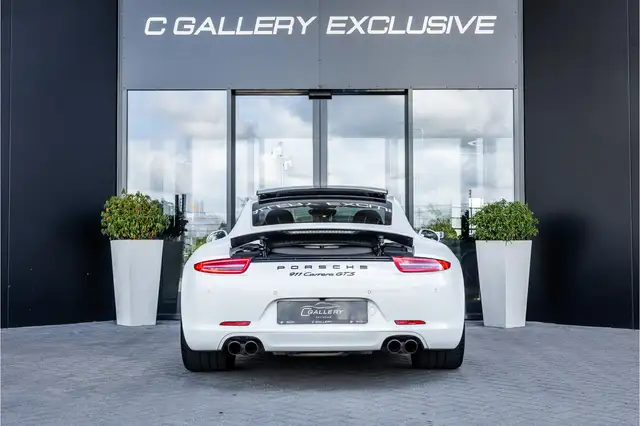 Porsche 991 view 6