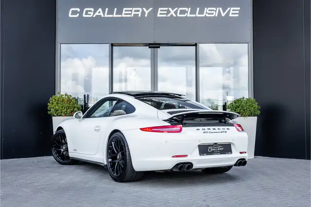 Porsche 991 view 5