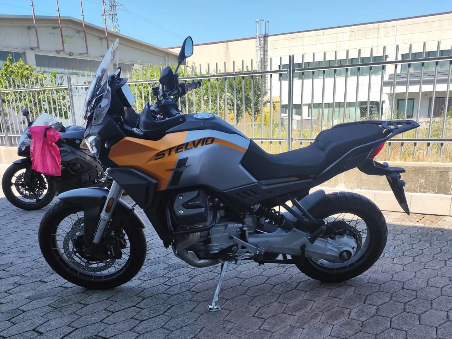 Moto Guzzi Stelvio abs Srebrny - 1