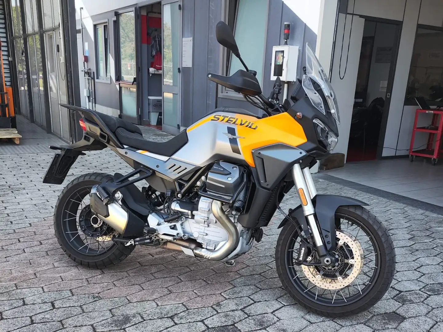 Moto Guzzi Stelvio abs Srebrny - 2