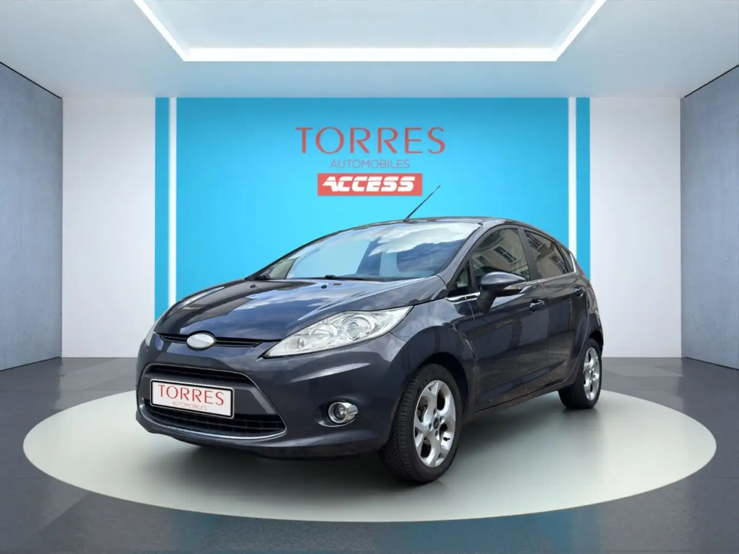 Ford Fiesta 1.4 Titanium 97 CH BVM 5 DISTRI OK Grijs - 2
